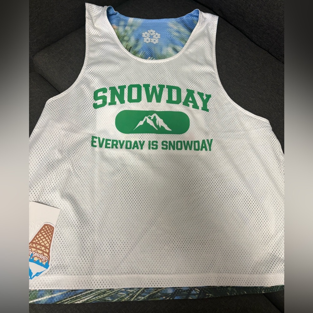 SNOW DAY Reversible Basketball Jersey - M